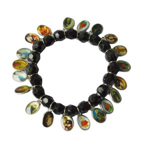 Armband mit Perlen und Bildplaketten
