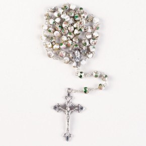 Rosenkranz mit weißen Cloisonné-Perlen