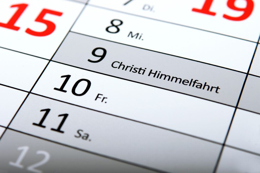 Ein Kalender der Christi Himmelfahrt anzeigt