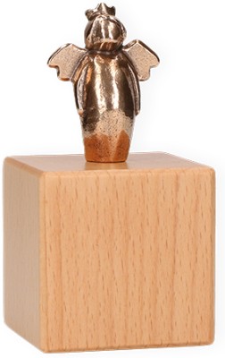 Bronzefigur Dein fürstlicher Beschützer auf Würfel aus Holz mit Wandaufhängung