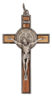 Benediktuskreuz aus Metall mit Holzeinlagen